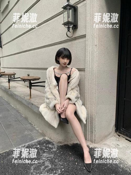 DKGirl御女郎 - 欣赏夏雨涵校园写真套图，感受青春的奔放与自由，定格那些令人怀念的时光。