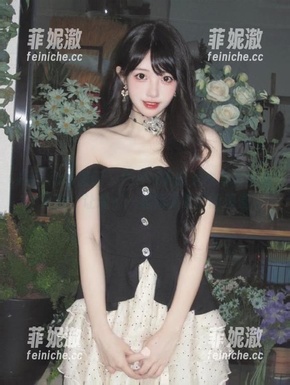 Feilin嗲囡囡-PaPa妈咪 Feilin嗲囡囡 - PaPa妈咪泳衣写真全新更新:让我们一起畅游夏日的浪漫