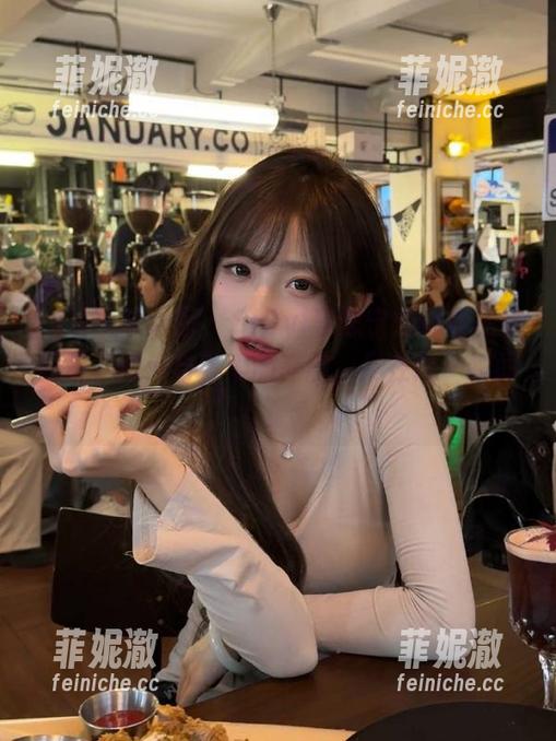 Feilin嗲囡囡 - SiByl李思宁连体衣私房图集，时尚与可爱的交融，尽在这一瞬间！