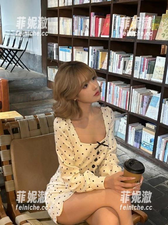 Feilin嗲囡囡 - 娜依灵儿最新旅拍图包正式上线，带你体验无与伦比的视觉盛宴与无限的创意灵感