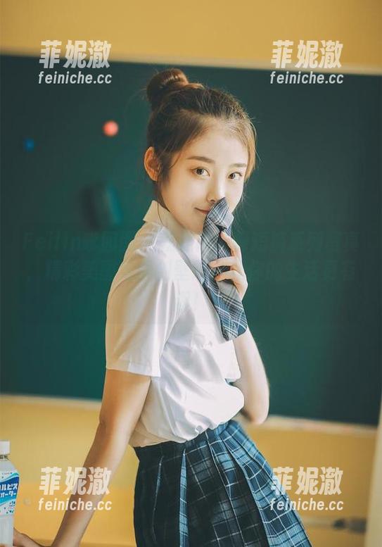 Feilin嗲囡囡 - 就是阿朱啊短裤系列写真，精彩美图与原创壁纸，让你的生活更有趣！