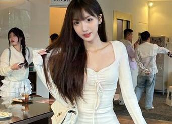 GIRLT果团网 – 细腻动人，高清图片中的钟紫怡女孩如梦似幻，尽情诠释年轻的美好时光