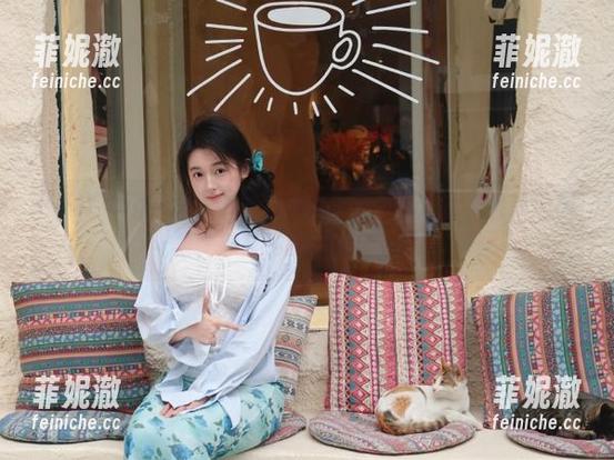 HuaYang花漾 - 敬畏生命的余馨妍：护士写真原图图集，感受她的无私与奉献！