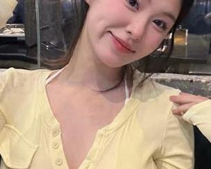 HuaYan花の颜 – 谢芷馨Sindy甜心私拍合集：捕捉她每一刻的动人风采与甜蜜笑容！