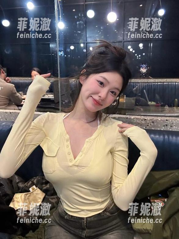 HuaYan花の颜-谢芷馨Sindy HuaYan花の颜 - 谢芷馨Sindy甜心私拍合集:捕捉她每一刻的动人风采与甜蜜笑容!