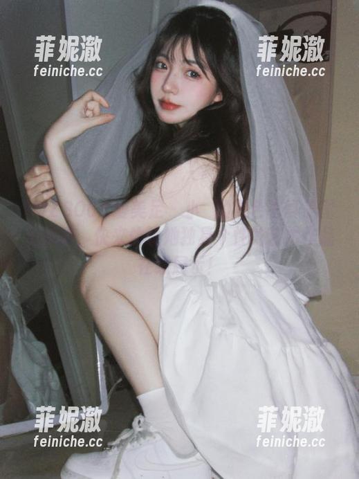 IMZSOCK爱美足 - 小珵的黑色写真美图上线啦，快来体验她独具个性的艺术作品在线展示！