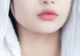IMiss爱蜜社 – LindaLinda女孩的高清写真：每一张照片都传递出独特魅力与故事