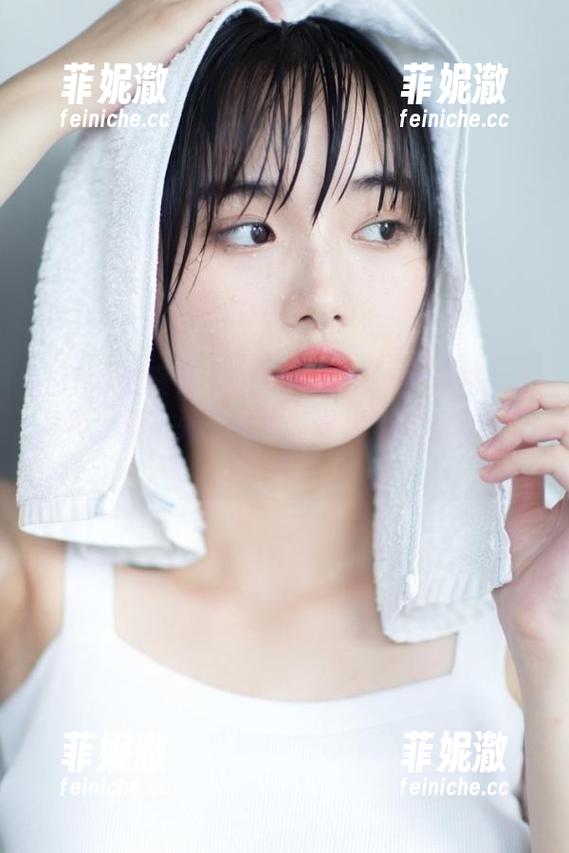 IMiss爱蜜社 - LindaLinda女孩的高清写真：每一张照片都传递出独特魅力与故事