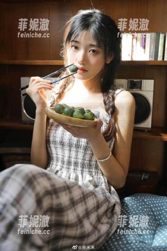 IMiss爱蜜社 - 走出室内，来到自然，许诺Sabrina的户外写真套图，带你体验真正的自由与大美！