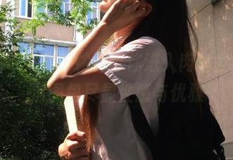 ISHOW爱秀 – 霖霖带你进入肉丝世界，高清图包尽显性感与优雅