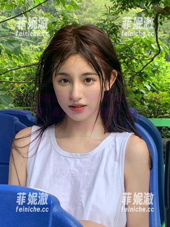 MFStar模范学院 - 柳侑绮Sevenbaby丝袜写真，高清演绎时尚魅力，惊艳每一个角度