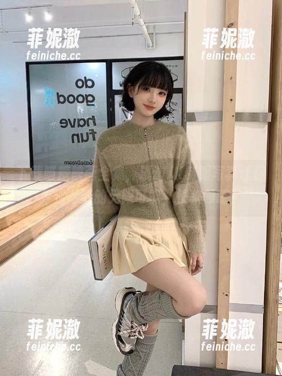 下载喵糖映画全集，溪边JK制服写真让你看到青春的无限可能，快来领略！