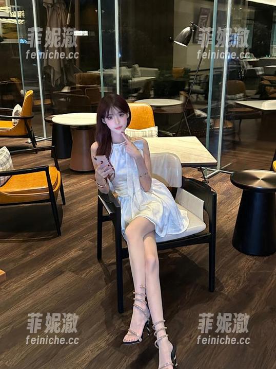 MiiTao蜜桃社-顾乔楠 MiiTao蜜桃社 - 敬请欣赏顾乔楠高清毛衣图包,绝对让你对秋冬的喜欢瞬间升级!