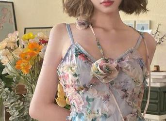 MyGirl美媛馆 – 许诺Sabrina的白丝写真图册：不止是美，还有惨痛的自嘲与幽默