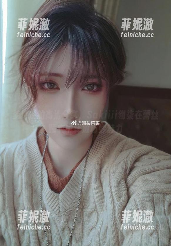 梦幻般的高清分享，Sakiiii翎柒在蕾丝睡衣中释放巧妙魅力