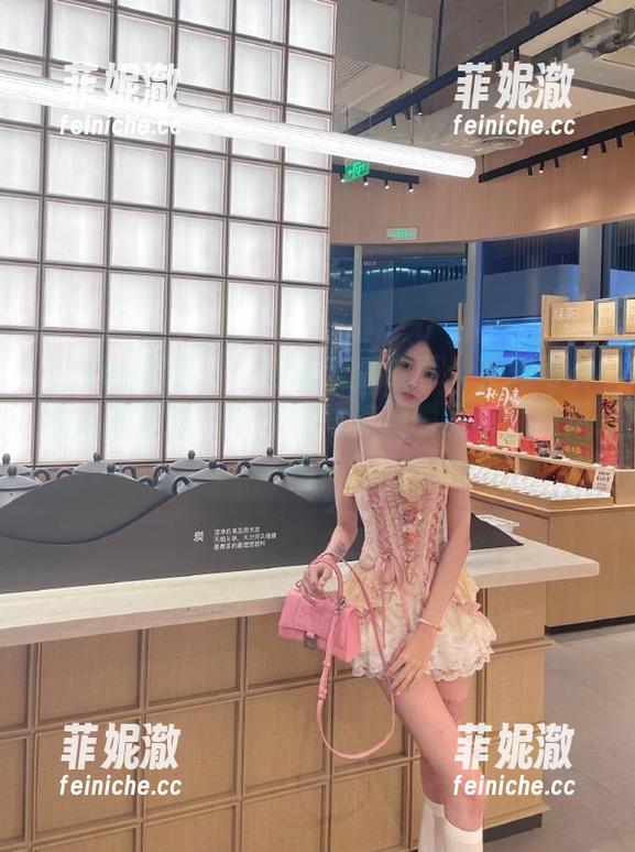SiHua思话 - 珺洁的爱情故事：花嫁写真集全新更新，带你领略浪漫瞬间与优雅风情！