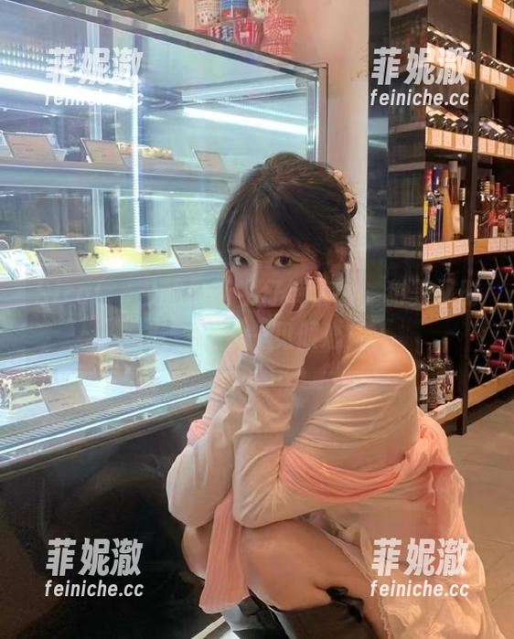 Sira(시라)的最新牛仔裤套图，甜美又时髦，让人一见倾心！
