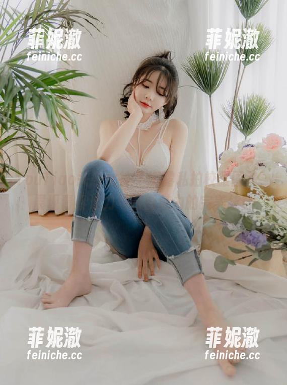 TouTiao头条女神-娜露 TouTiao头条女神 - 娜露私拍校服图集,展现青春活力与校园魅力的完美结合
