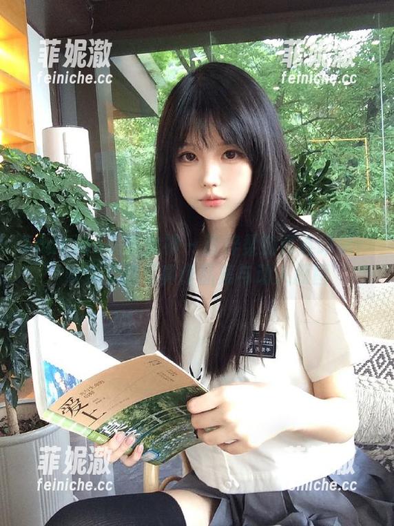 TouTiao头条女神 - 张梓柔的青春印记：唯美女孩写真作品集与动人原图