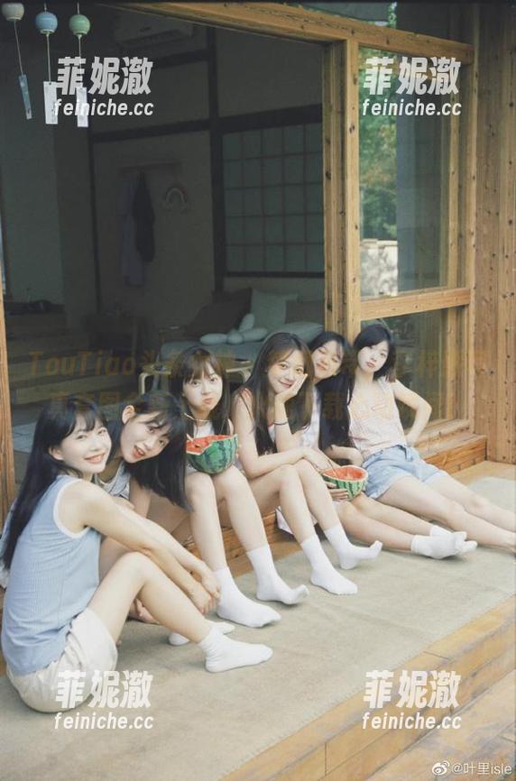 TouTiao头条女神 - 梦幻吊带，李梓熙写真套图全新上线，火速下载心动瞬间！