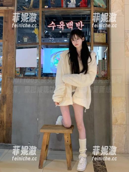 TouTiao头条女神 - 林依依无圣光浴室写真，原图展现让人意想不到的清新感！