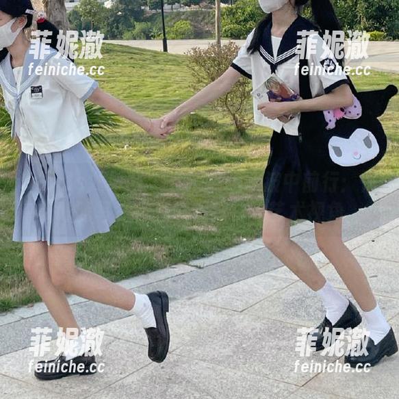 UGirls尤果网 - 在浴室的水波中前行：倪叶腾写真作品展现独特的艺术视角