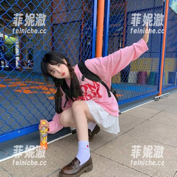 UGirls尤果网 - 刘姗姗眼镜私房写真：展现独特魅力的时尚大片