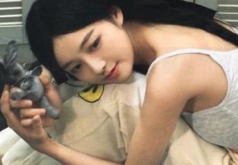 UGirls尤果网 – 李凌子美腿私拍图集，展现她的时尚态度与个性风格