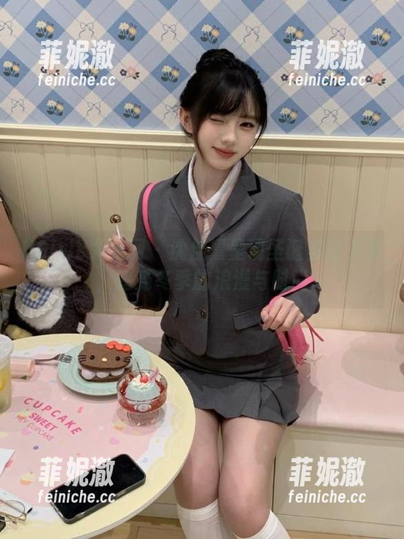 UGirls尤果网 - 沈佳熹呈现圣诞美图合集，感受冬季的浪漫与时尚