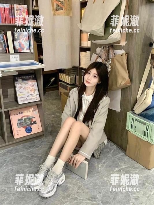 UGirls尤果网 - 图集盛宴：蒋贝贝的美脚，免费下载，直击你的审美神经！