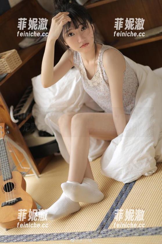 UGirls尤果网 - 与郝晴Grace一起探索定制白裙作品中的优雅与浪漫氛围
