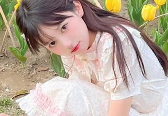 跟随Uhye(이유혜)的私房泳衣作品，感受阳光沙滩的惬意与欢愉！