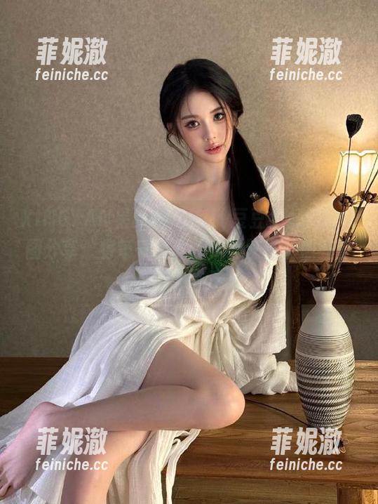XINGYAN星颜社 - Vily豆豆牛仔裤的美图分享：将每一瞬间都化为壁纸，照亮你的每一天