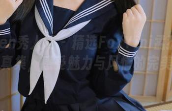 Xiuren秀人网 – 精选FoxYini孟狐狸黑丝写真集，感受魅力与风情的完美展现