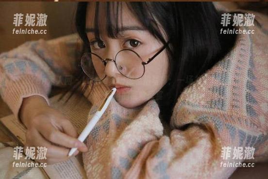 Xiuren秀人网 - Laura苏雨彤私拍写真：一场关于美腿与个性风格的视觉盛宴