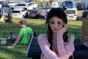 Xiuren秀人网 – 天台上的魅力：定制一颗甜蛋黄a的精美写真图片盛宴