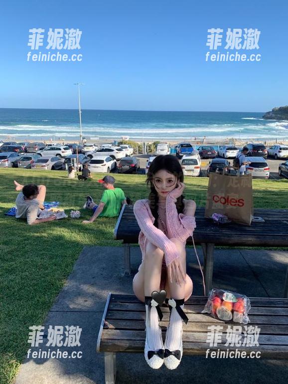 Xiuren秀人网-一颗甜蛋黄a Xiuren秀人网 - 天台上的魅力:定制一颗甜蛋黄a的精美写真图片盛宴