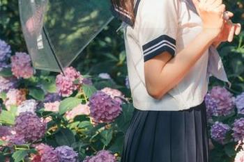 Xiuren秀人网 – 呆呆的瑞bb与女友的高清图册，展现清新自然的灵动之美，不容错过