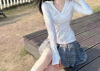 Xiuren秀人网 – 透明而迷人：周慕汐baby的全套图包让你感受时尚与艺术的交织！