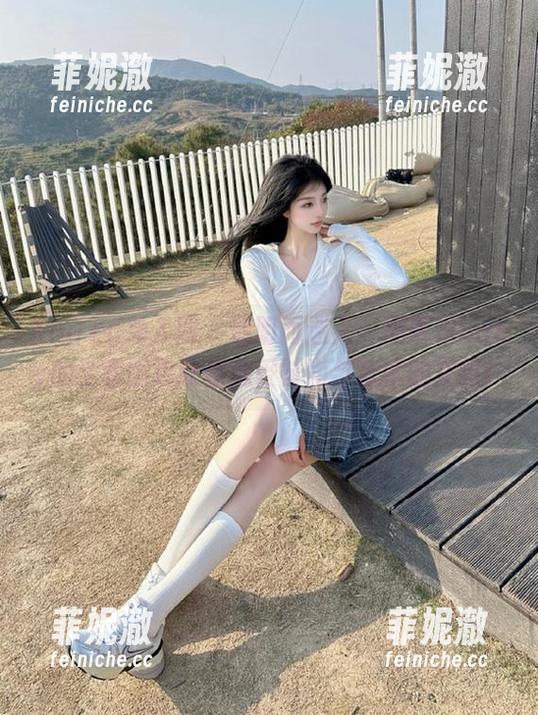 Xiuren秀人网 - 透明而迷人：周慕汐baby的全套图包让你感受时尚与艺术的交织！