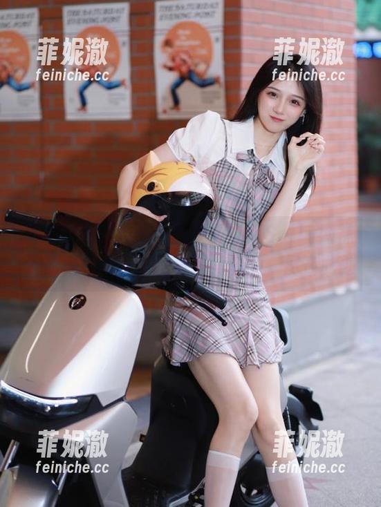 Xiuren秀人网 - 感受夏诗诗Sally网袜的时尚气息：高质量图片资源，尽在此处