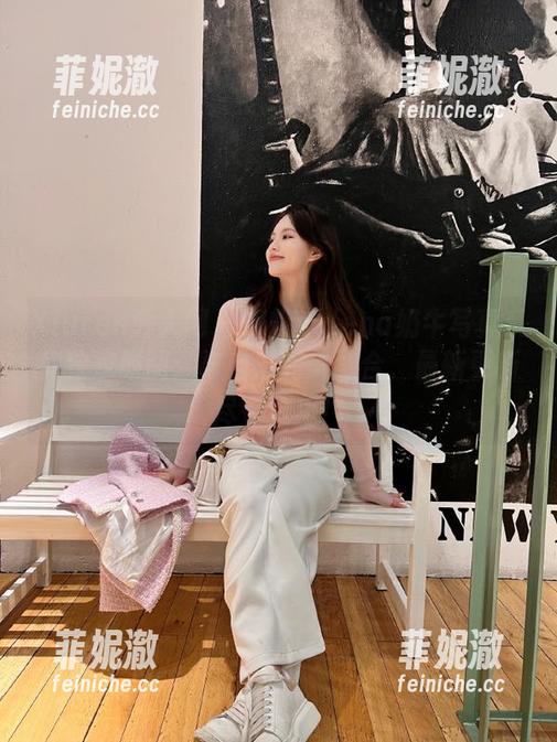 Xiuren秀人网-娜露selena Xiuren秀人网 - 娜露selena奶牛写真系列独家原图:与自然完美融合,最新更新尽在这里!