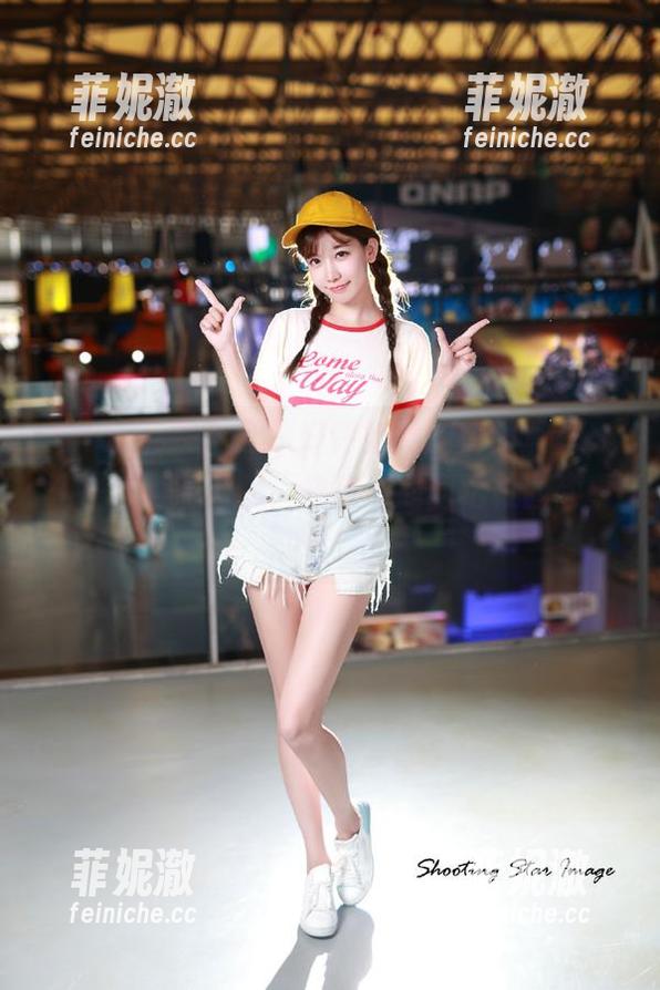 Xiuren秀人网 - 好评如潮的校服写真，孔一红高清原图，快来一起回忆校园趣事吧！