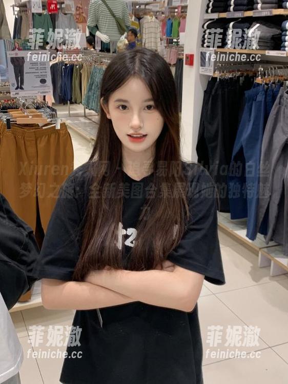 Xiuren秀人网 - 追寻易阳Silvia的白丝梦幻之旅：全新美图合集展现她的独特魅力