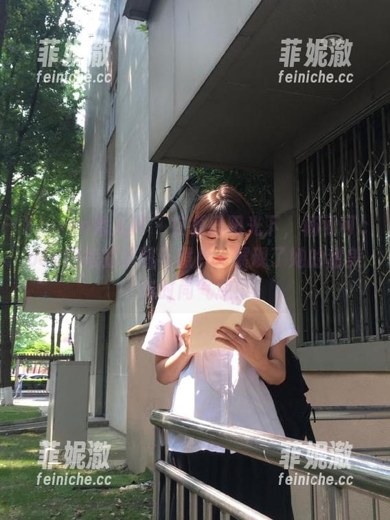 Xiuren秀人网-杨可可coco Xiuren秀人网 - 在夏日阳光下,杨可可coco短裙的美图与照片,展现了她的甜美与时尚气息!