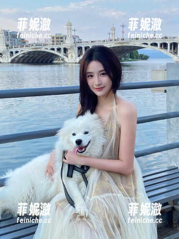 Xiuren秀人网 - 无圣光写真秀：看欧阳若依如何玩转女王风范！