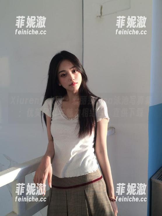 Xiuren秀人网 - 爱丽莎Lisa泳池写真集：优美风景与魅力相结合，直供下载