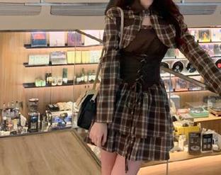 Xiuren秀人网 – 最新美图！王馨瑶Yanni泳装写真展现优雅与迷人的风采