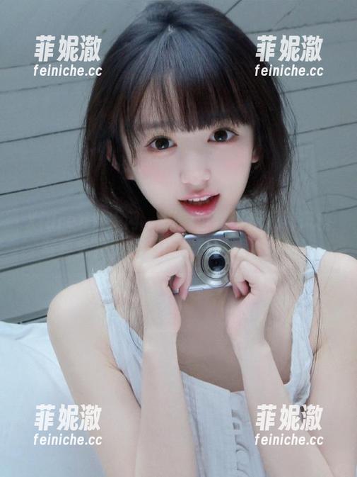 Xiuren秀人网-白露小猪 Xiuren秀人网 - 探索白露小猪短裤风格写真全集,原图带你领略惊艳瞬间!