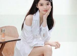 Xiuren秀人网 – 探索菲菲吃不胖学姐的世界，精选原图记录每一分不可思议的美